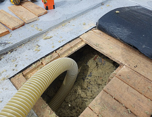 Zateplení pultové střechy pomocí foukané izolace